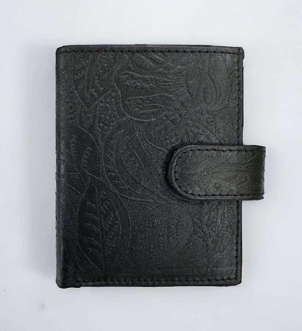 Fekete virágmintás bőr kártyatartó Fekete virágmintás bőr kártyatartó