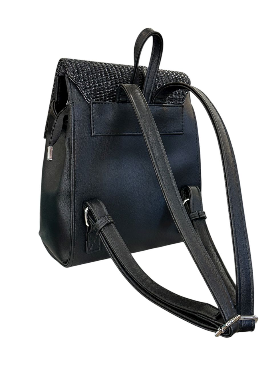 Fekete Karen kisebb fedeles hátizsák Fekete Karen kisebb fedeles hátizsák