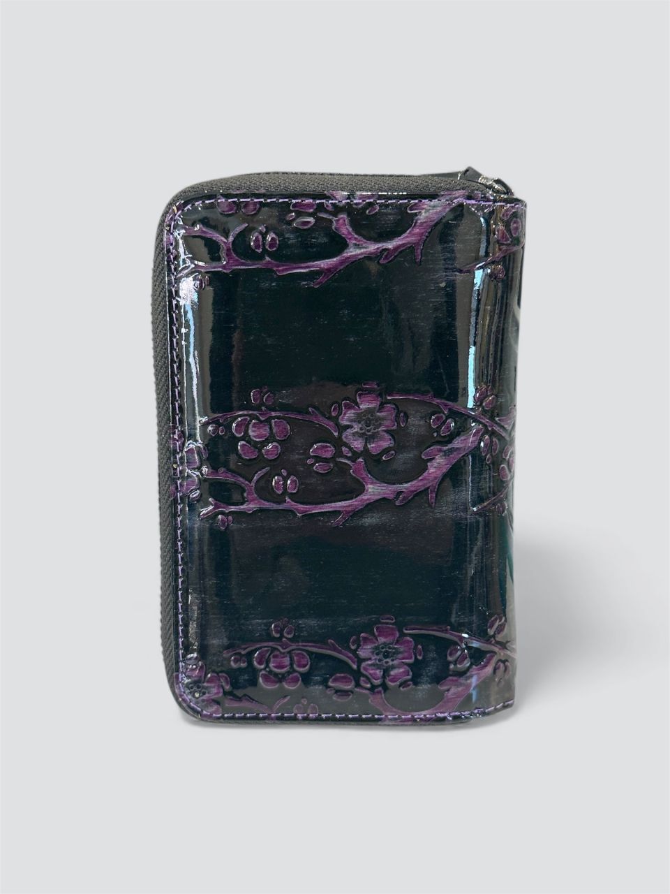 Fekete - lila női lakkbőr patentos pénztárca Fekete - lila női lakkbőr patentos pénztárca