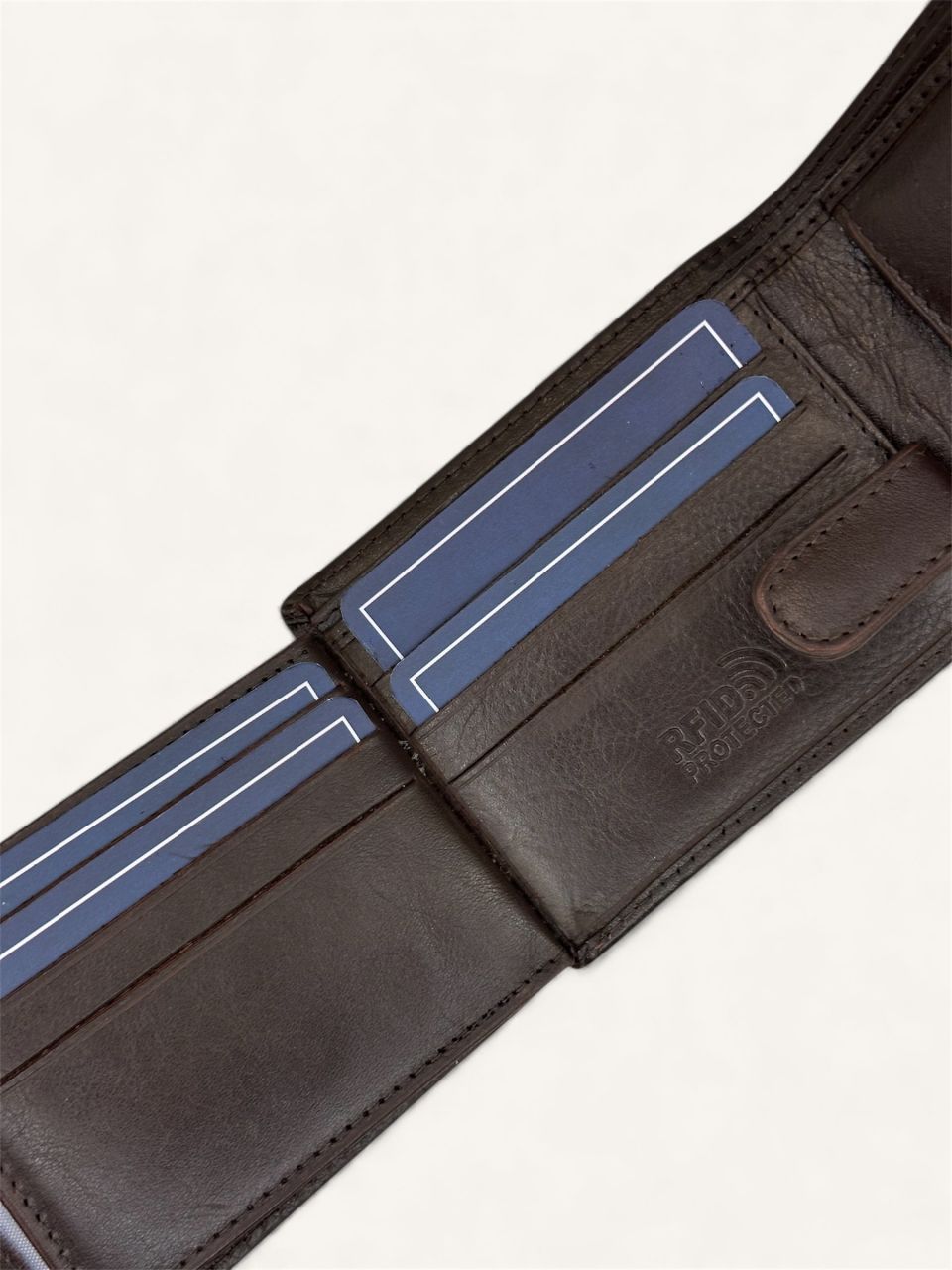 Barna kisebb patentos férfi bőr pénztárca