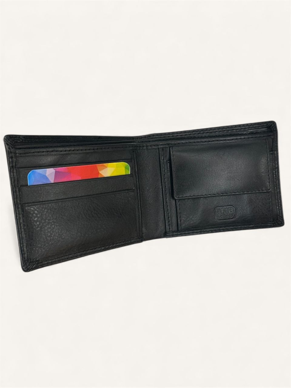 Fekete, egyszerű férfi bőr pénztárca