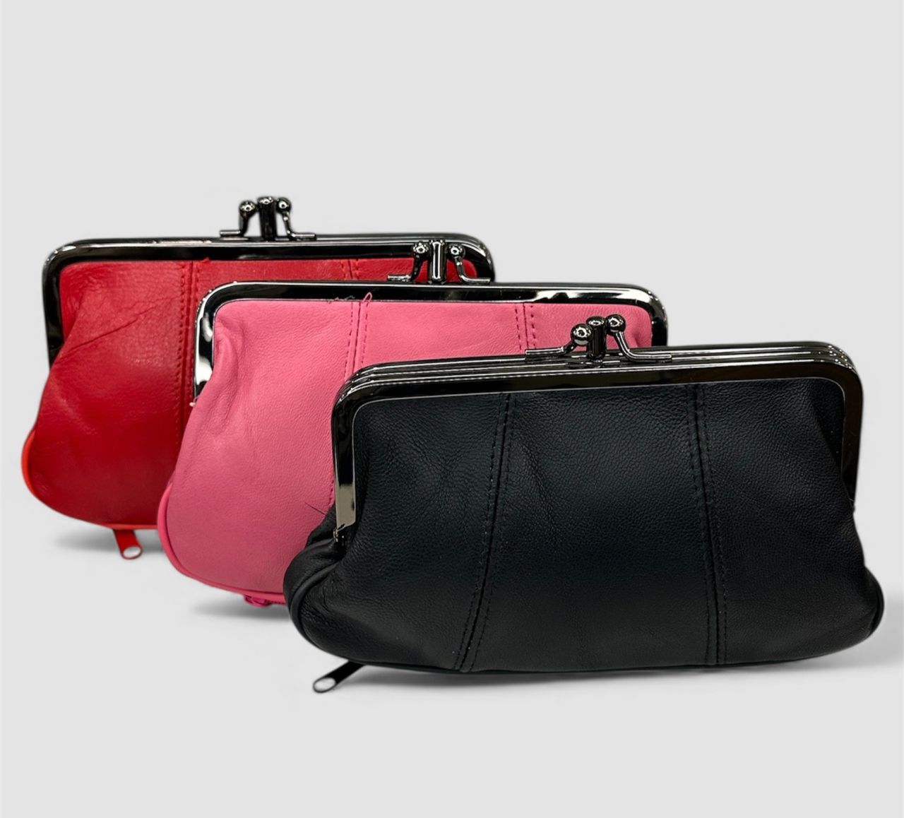 Csatos, keretes, nagy bőr pénztárca, lapos Csatos, keretes, nagy bőr pénztárca, lapos