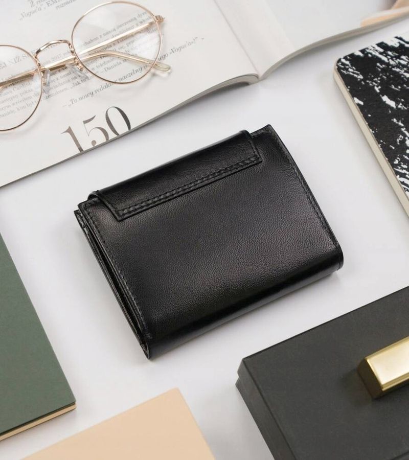 Fekete kicsi női táska és pénztárca szett Fekete kicsi női táska és pénztárca szett