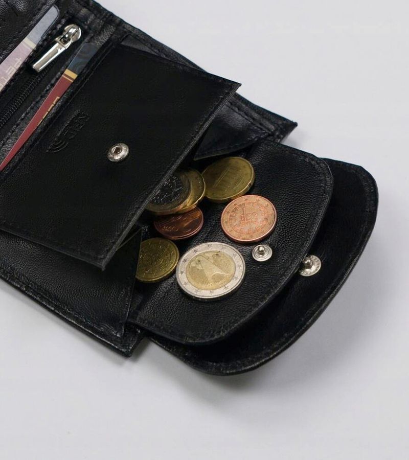 Fekete kicsi női táska és pénztárca szett Fekete kicsi női táska és pénztárca szett