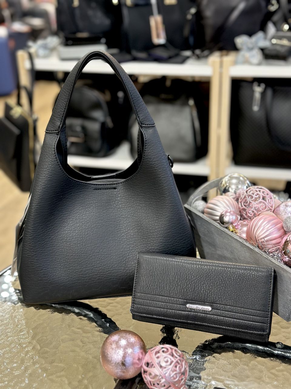 Fekete női válltáska és pénztárca szett Fekete női válltáska és pénztárca szett