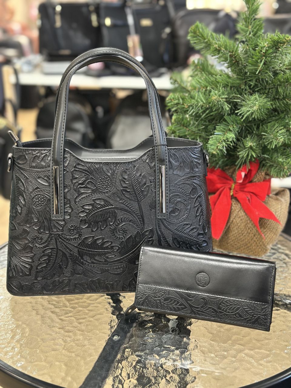 Fekete nyomott bőr táska és pénztárca szett Fekete nyomott bőr táska és pénztárca szett