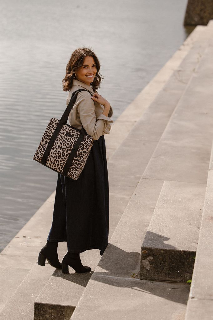 Bézs leopárdmintás sportos nagy válltáska Bézs leopárdmintás sportos nagy válltáska