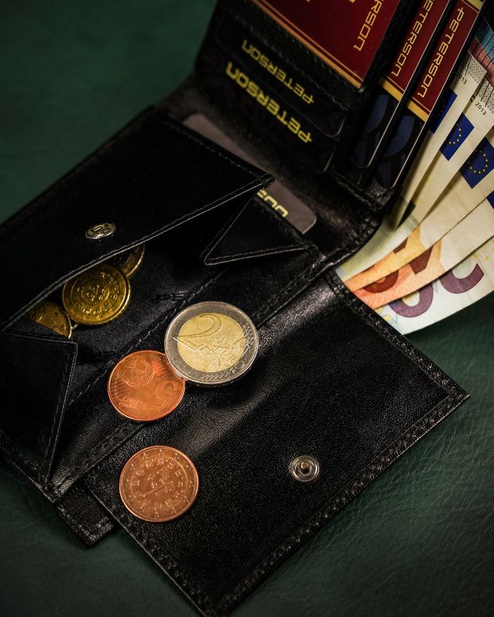 Fekete egyszerű férfi bőr patentos pénztárca