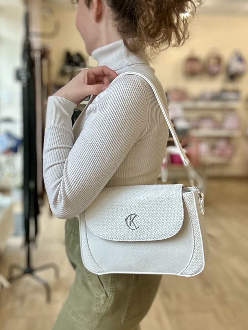 Fehér Karen váll/oldaltáska