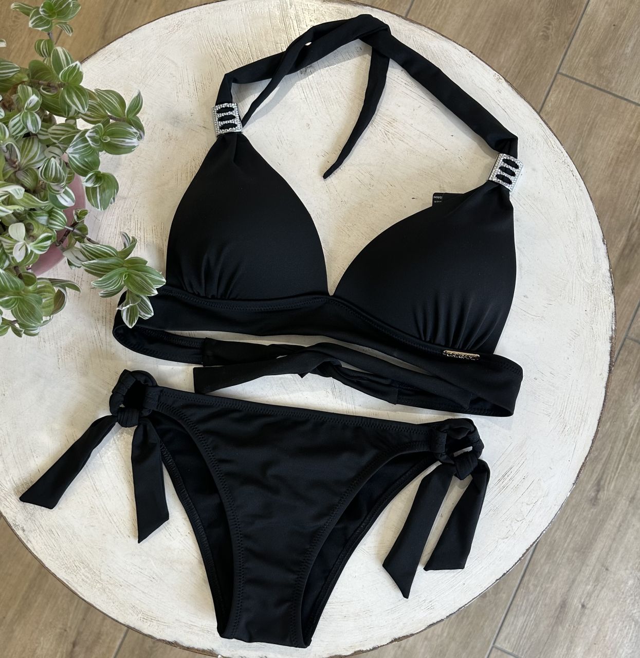 Origami Bikini B kosár, fekete nyakban köthető Origami Bikini B kosár, fekete nyakban köthető